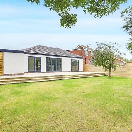 Brand New 4 Bed Deluxe Modern Villa - Sleeps 9 - Private Parking & Garden Nottingham Extérieur photo