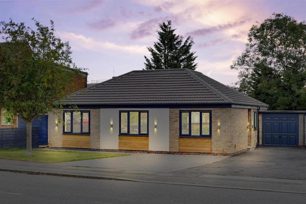 Brand New 4 Bed Deluxe Modern Villa - Sleeps 9 - Private Parking & Garden Nottingham Extérieur photo